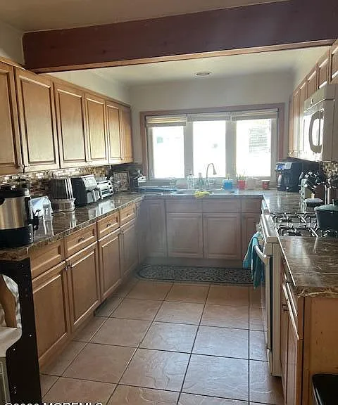 319 Roosevelt Ave — Photo 3