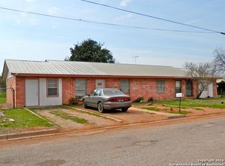 115 W White St, Dilley, TX 78017