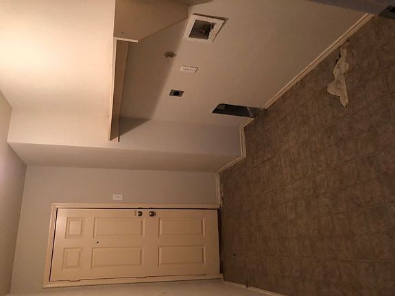 4th image of 5713 Country Valley Ln