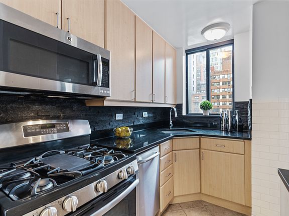 3rd image of 309 E 49th St APT 9C