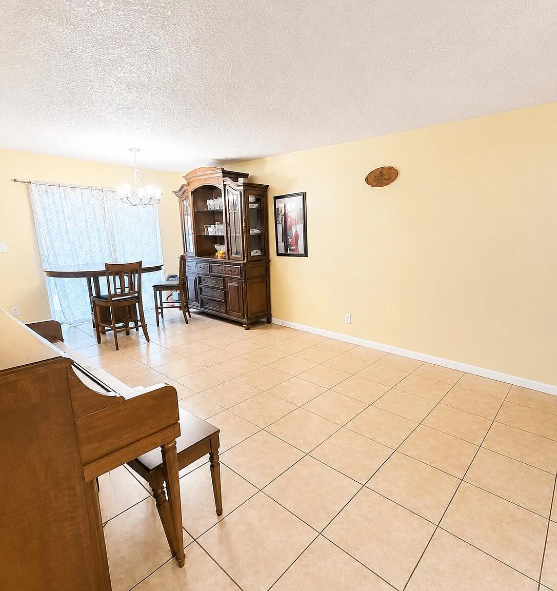 4 bed, 2.5 bath, 1796 sqft, $3,950 — Photo 2