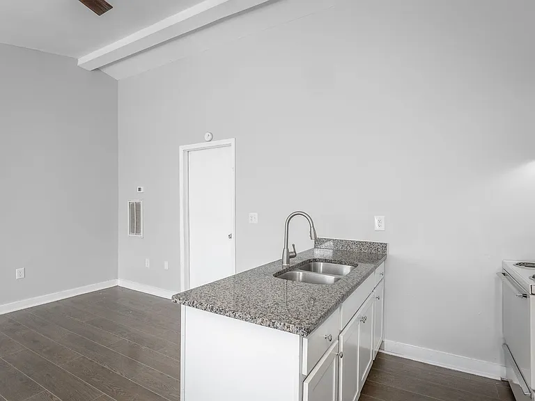 100 Creeks Bend Dr — Photo 7