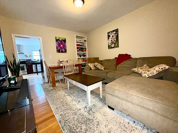 4th image of 224 Arlington St #224