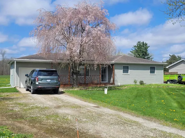 1082 Morris Rd, Lapeer, MI 48446