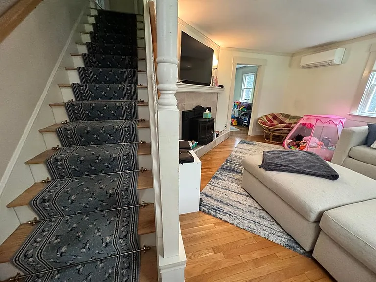 44 Stowell Rd — Photo 11