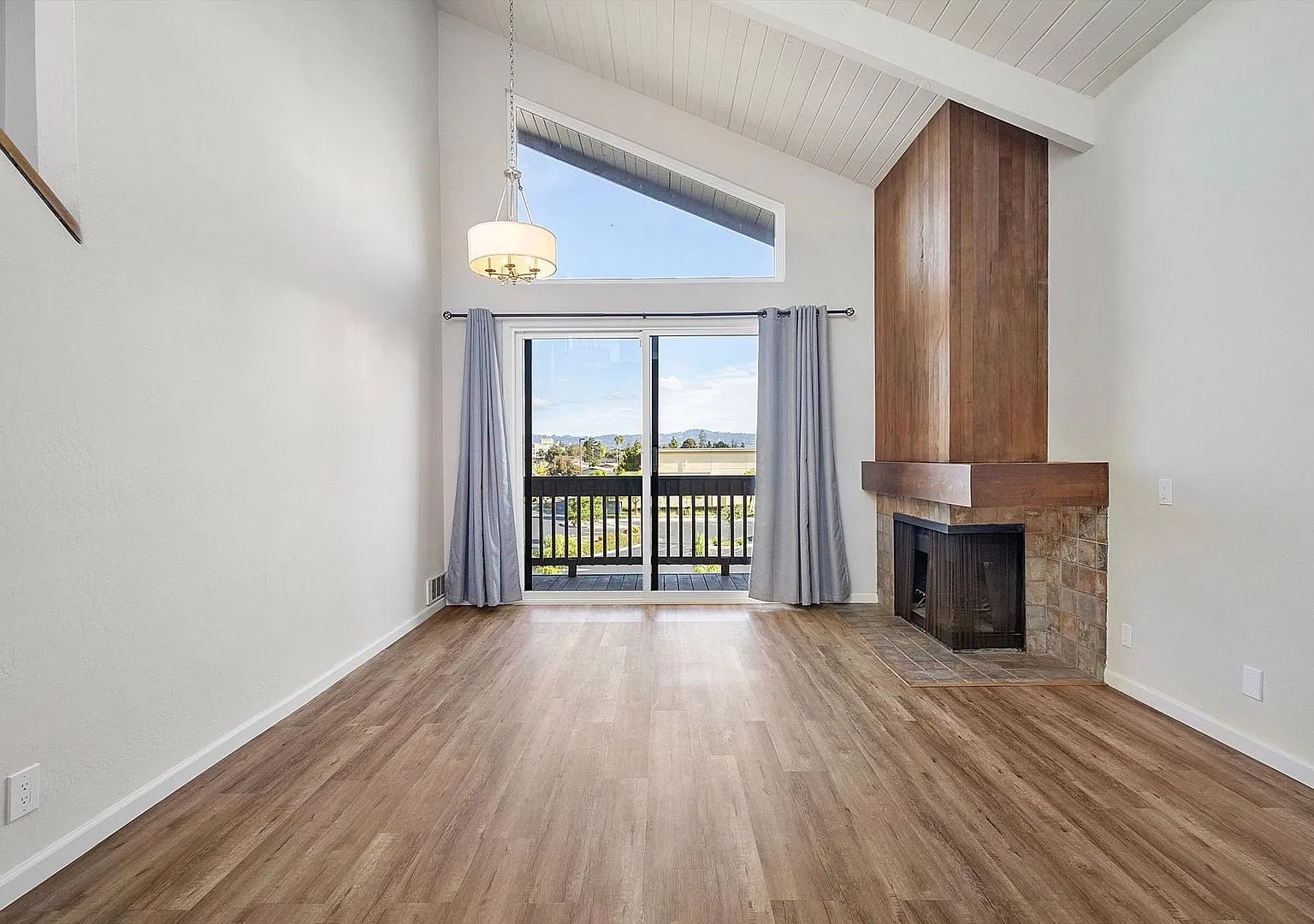 2101 Shoreline Dr #348 - 3 bedroom | 2 bath | Condo — Photo 4
