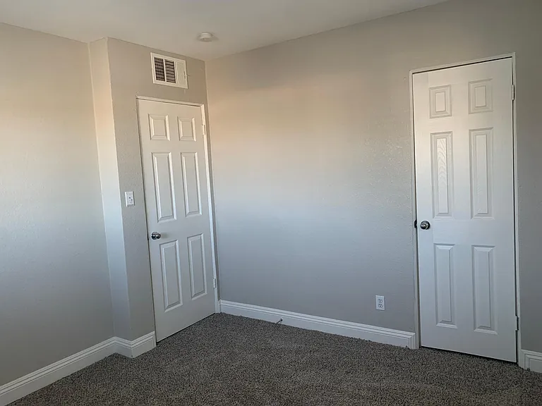 1721 Linden Ave — Photo 18