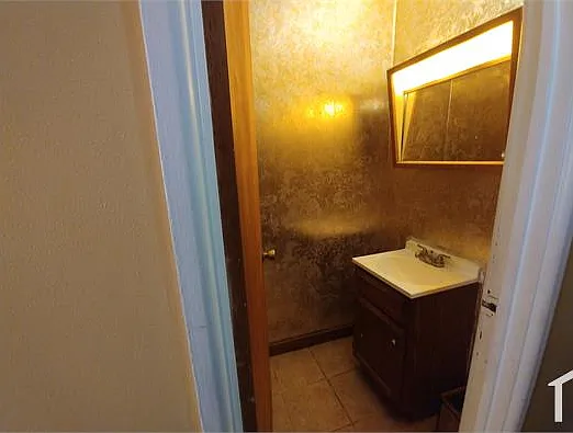 2 bed, 1000 sqft, $1,300 — Photo 4