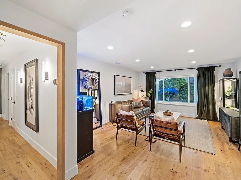 843 Bernard Dr — Photo 22