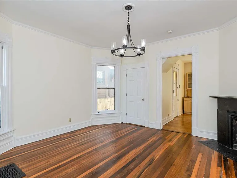 320 Park Dr — Photo 4