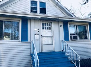 1749 Henley St, Glenview, IL 60025