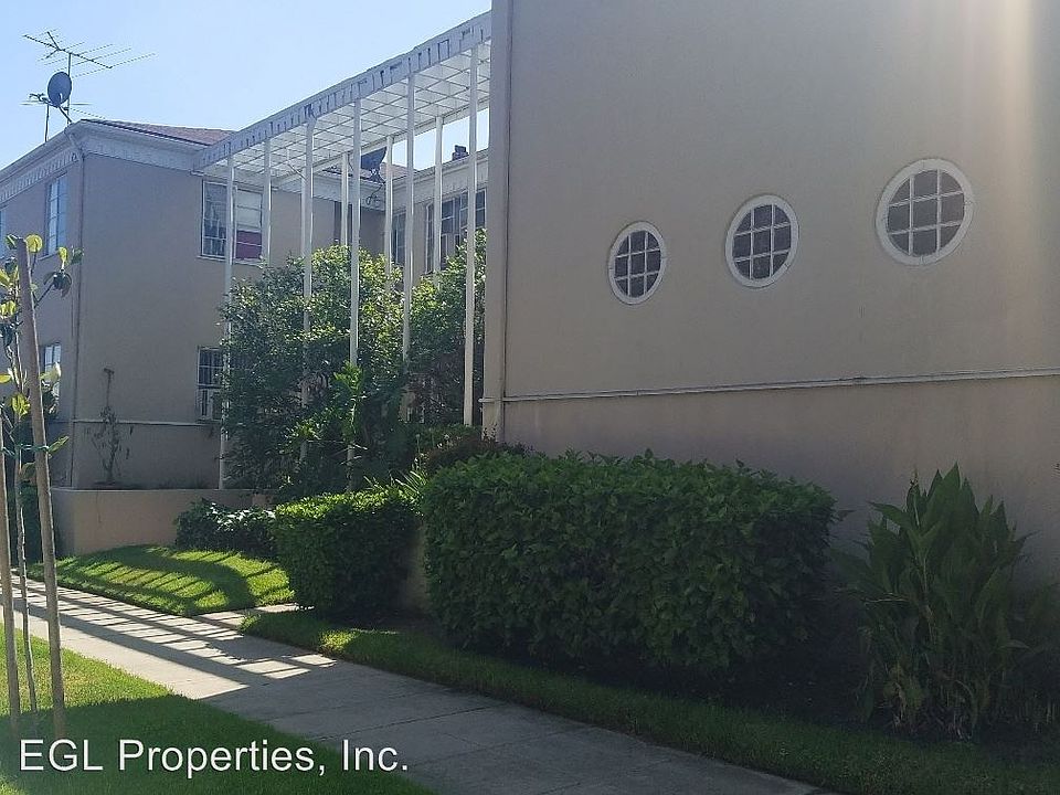 1st image of 329A S Clark Dr