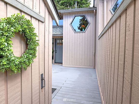 Come on in, through the gate and into your private outdoor courtyard where there is plenty of space for relaxing, dining, grilling, entertaining!  Summer here we come.