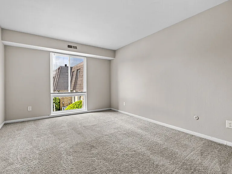 Bayville Apartments — Photo 41