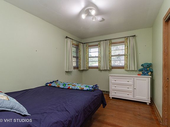 5th image of 23W021 Dickens Ave