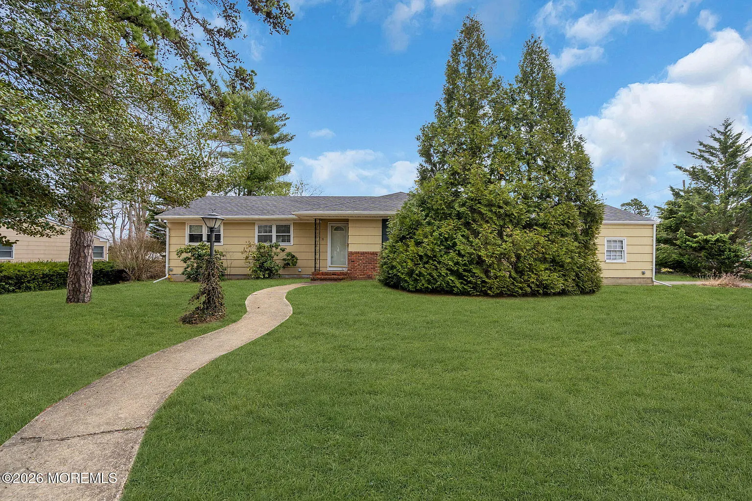 35 Williamsburg Drive photo 1