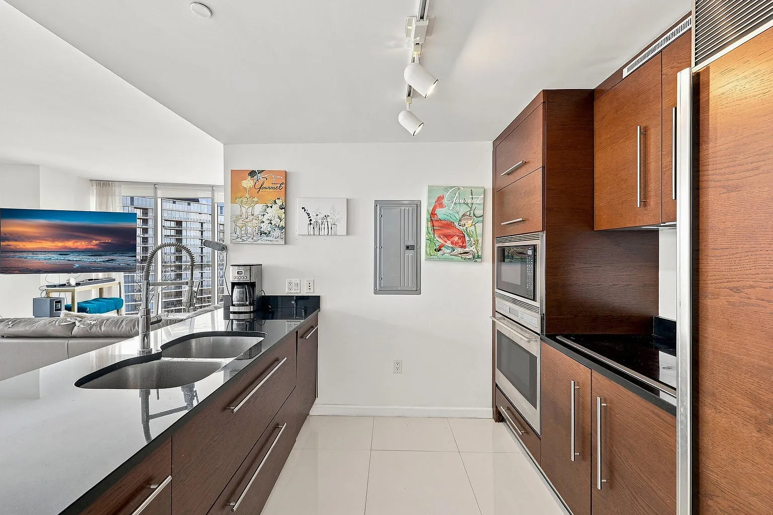 2 bed, 1269 sqft, $6,200 — Photo 3