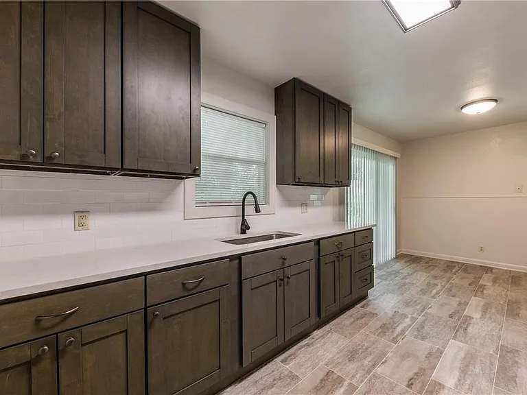 1113 Sycamore St — Photo 17