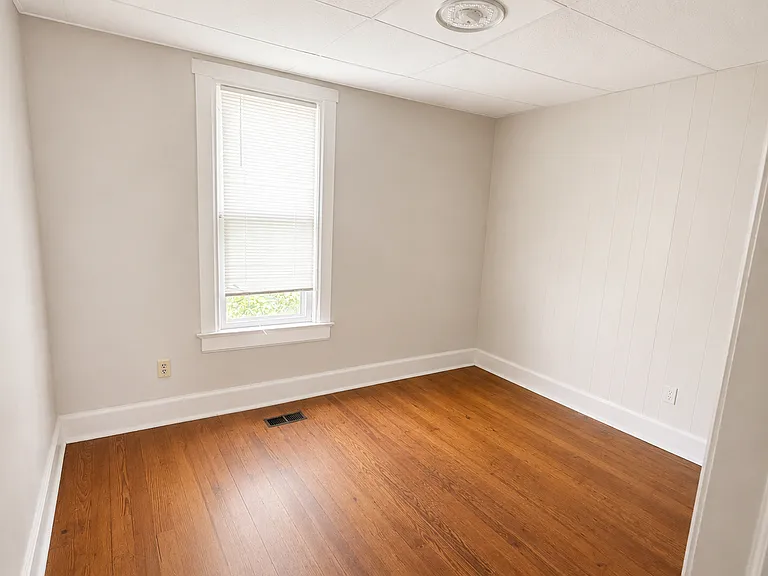 17 Poplar Ave — Photo 8