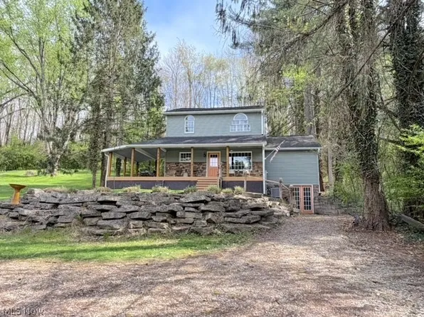 8260 Walnut St SW, Sherrodsville, OH 44675