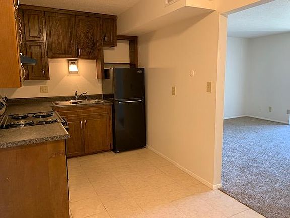 4th image of 2727 S Sterling Ave APT C