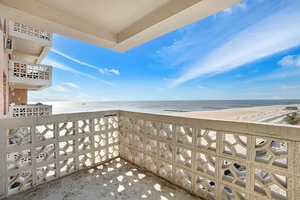 Sold by Compass | media 21