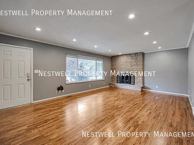 1335 E Maplewood Dr — Photo 14