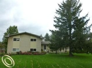 2594 Avonhurst Dr, Troy, MI