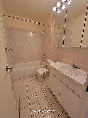 5th image of 143-51 Roosevelt Ave #7C