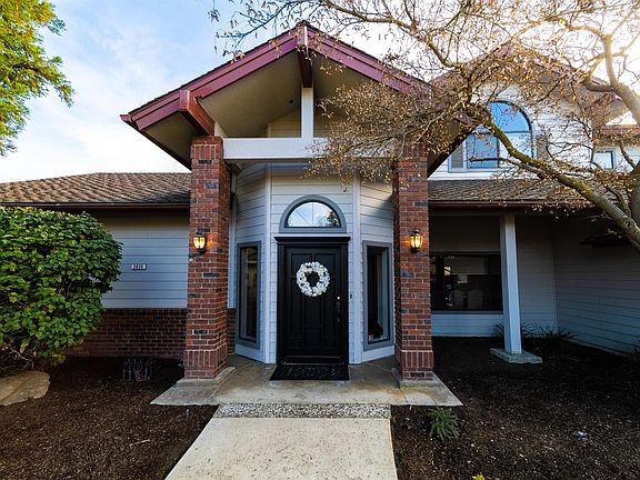 3rd image of 3835 W Woodside Ave