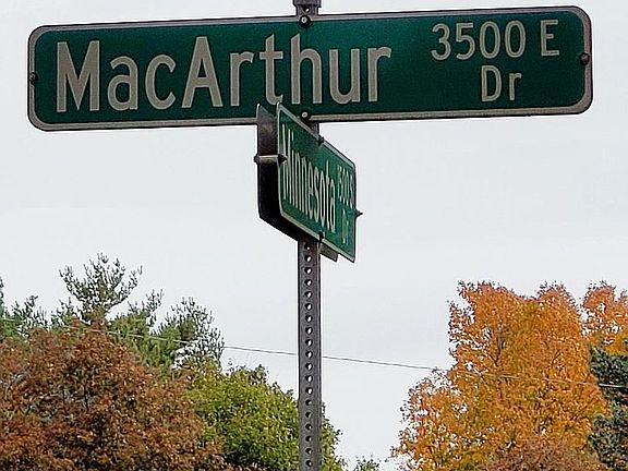 3rd image of 1624 Macarthur Dr