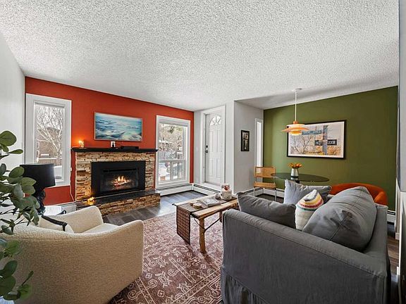 4th image of 825 E 4th St NE #202