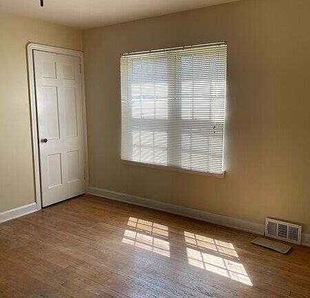 4th image of 587 1/2 Tod Ln