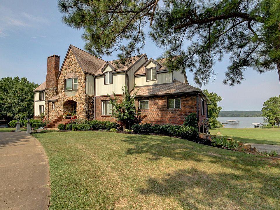 1st image of 627 Wisteria Ln
