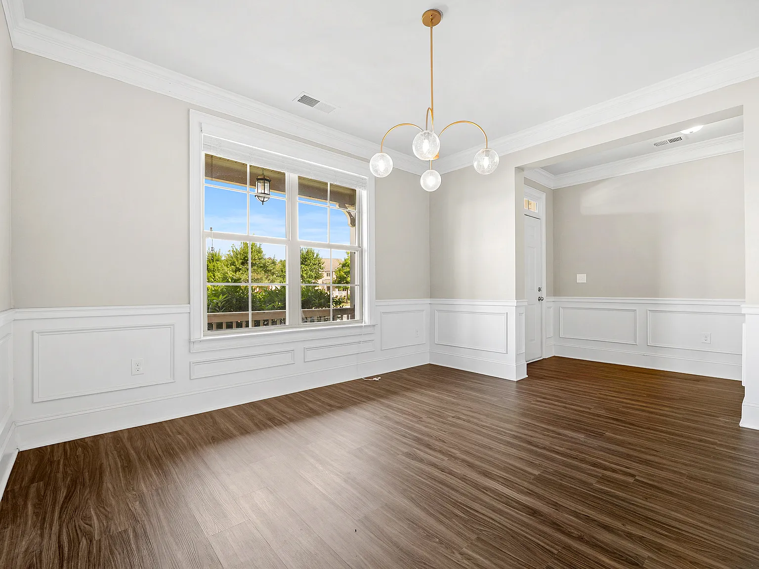 4 bed, 2.5 bath, 2830 sqft, $2,500 — Photo 3