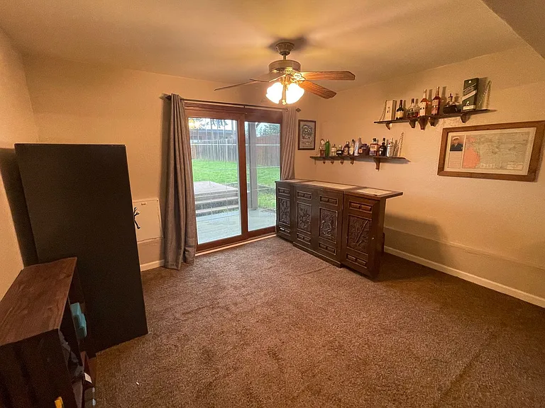 555 NW Fairhaven Dr — Photo 7
