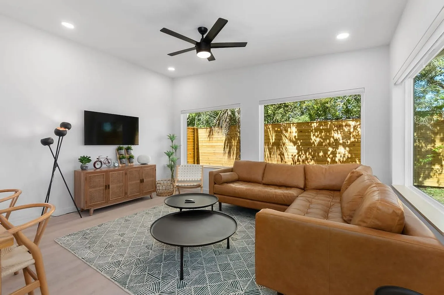 3 bed, 2.0 bath, 1130 sqft, $5,147 — Photo 1