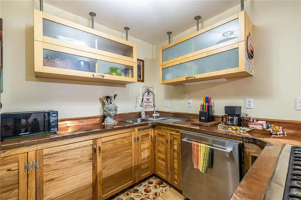 1 bed, 1.0 bath, 572 sqft, $2,200 — Photo 1