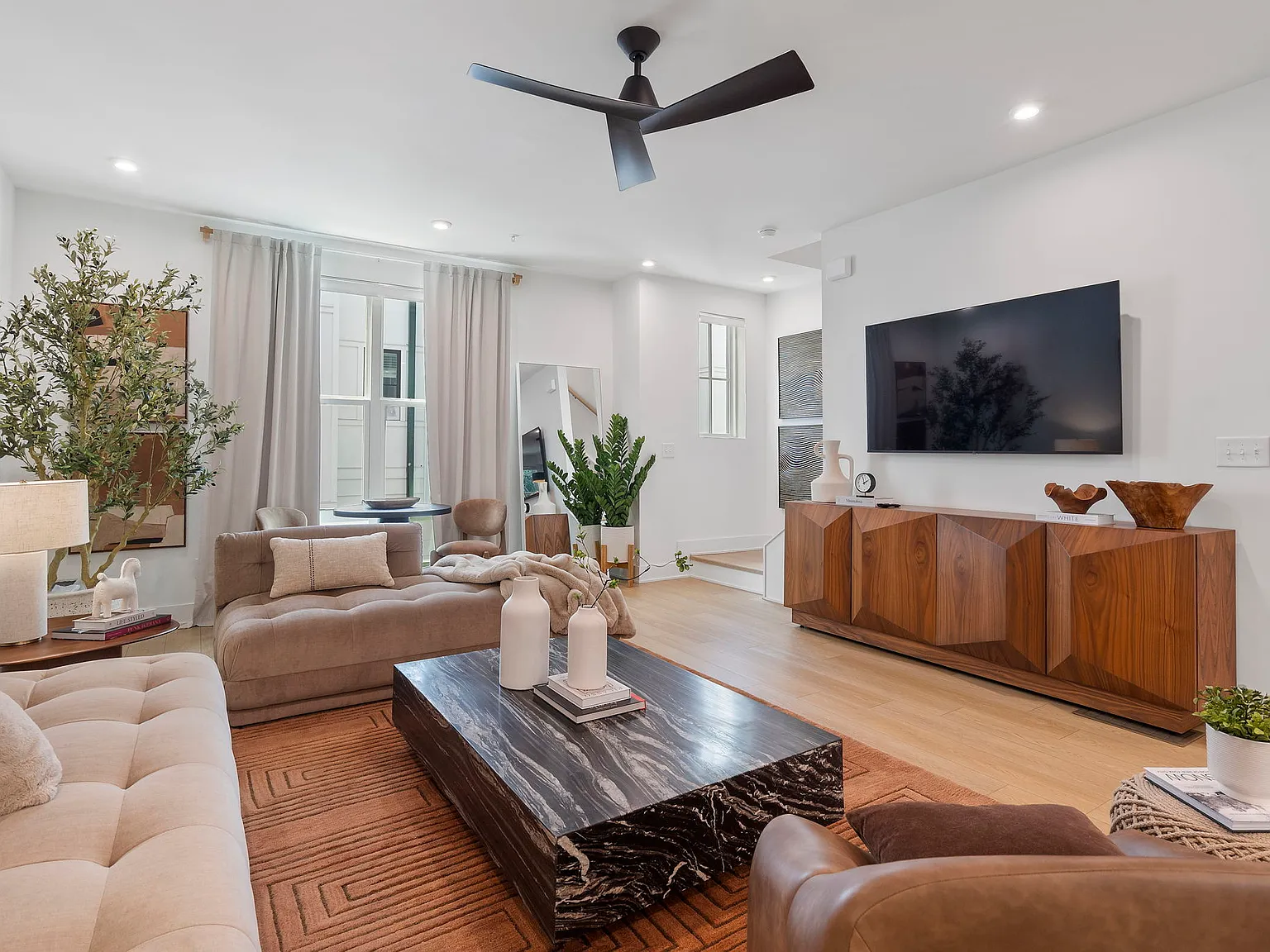 3 bed, 3.5 bath, 2000 sqft, $4,250 — Photo 1