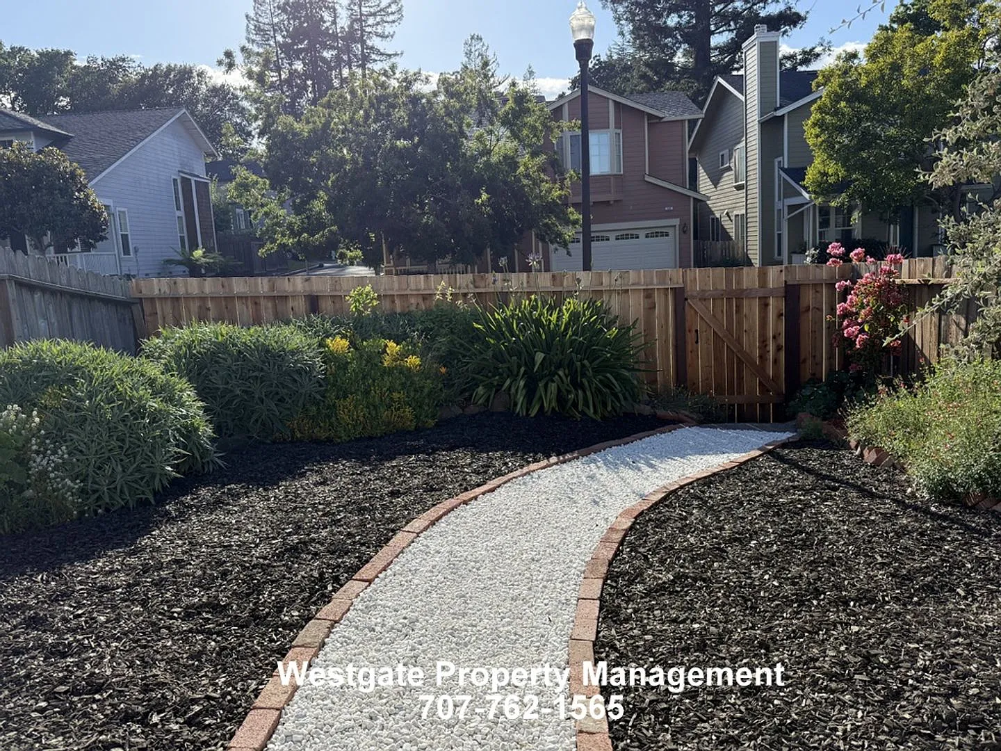 360 E School Street — Photo 2