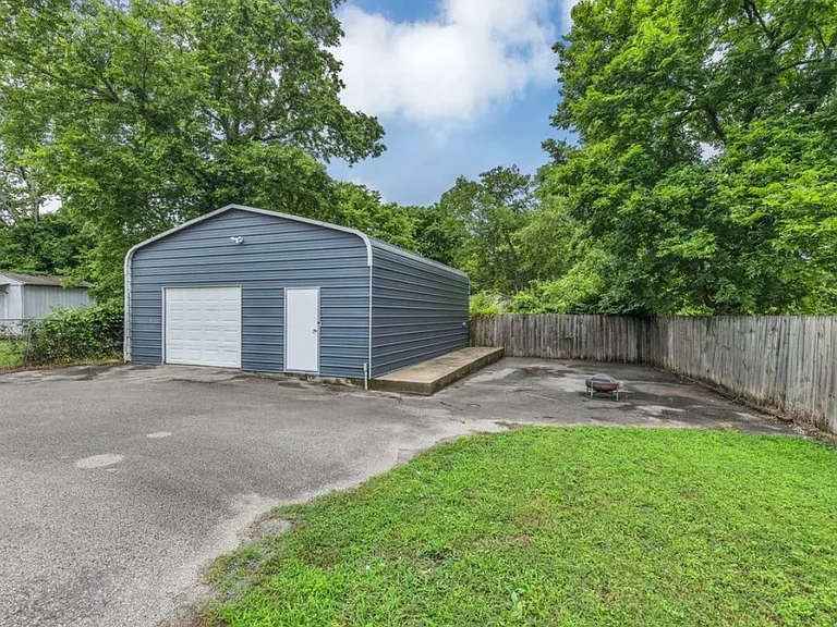 519 Snyder Ave — Photo 15