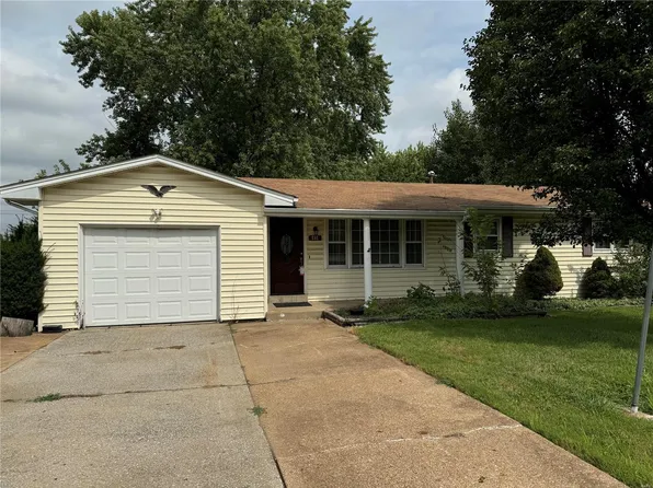 655 S Pam Ave, Saint Charles, MO 63301