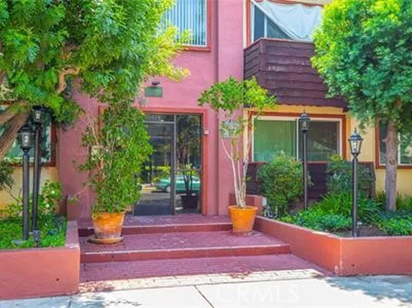 5414 Newcastle Ave APT 34, Encino, CA 91316