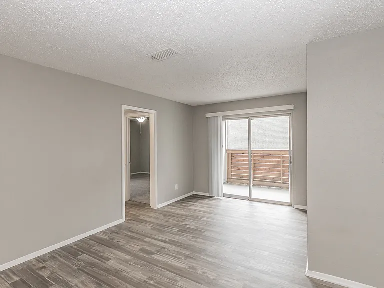 Verano Oaks Apartments — Photo 33