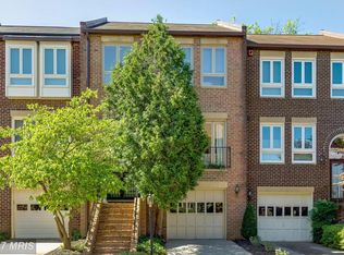 10167 Turnberry Pl, Oakton, VA 22124