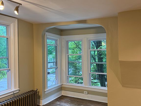 5th image of 402 N Geneva St #2