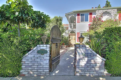 884 Park Dr Photo 1