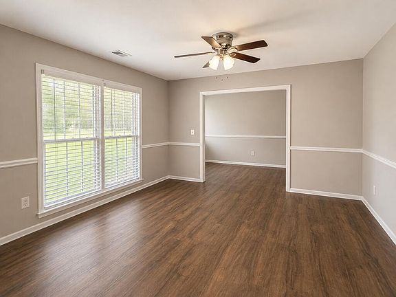 3rd image of 1915 Coventry Dr