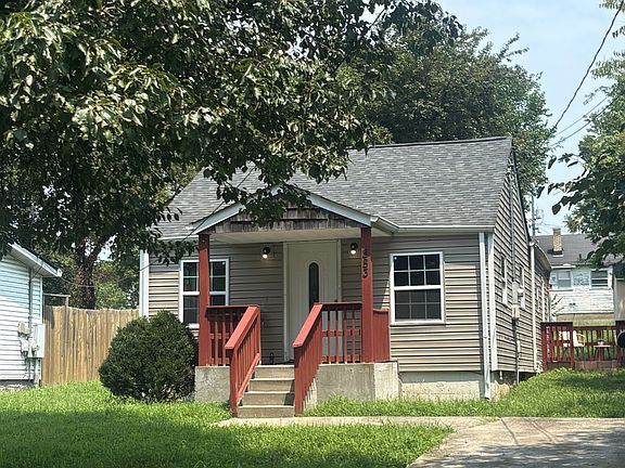 3rd image of 883 Carter St