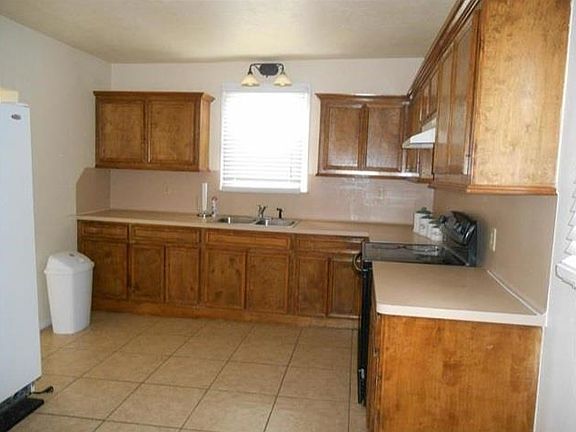2nd image of 2790 San Antonio St